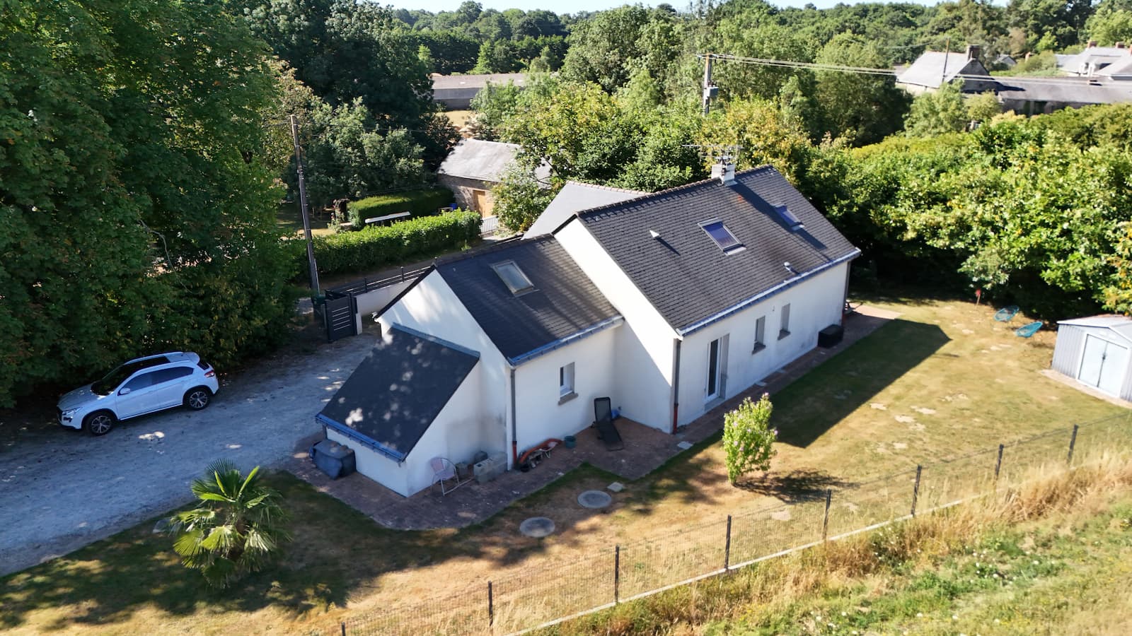 Photo drone d'une maison et de ses abords à Nantes et alentours